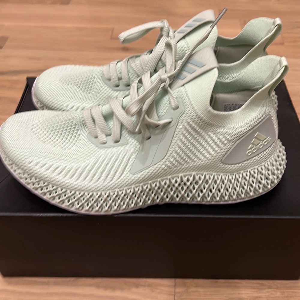 Used Adidas alphaedge 4D size 9.5